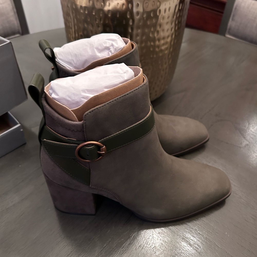 VIONIC Tenley Women's Mid Shaft Ankle Boot - Picture 2 of 15